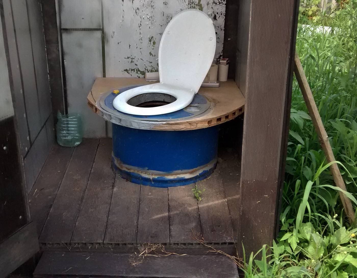 дачный туалет бюджетный вариант своими руками