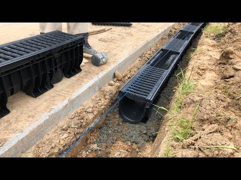 Дождевой лоток водоотводной бетонный с решеткой: виды и конструкция +фото