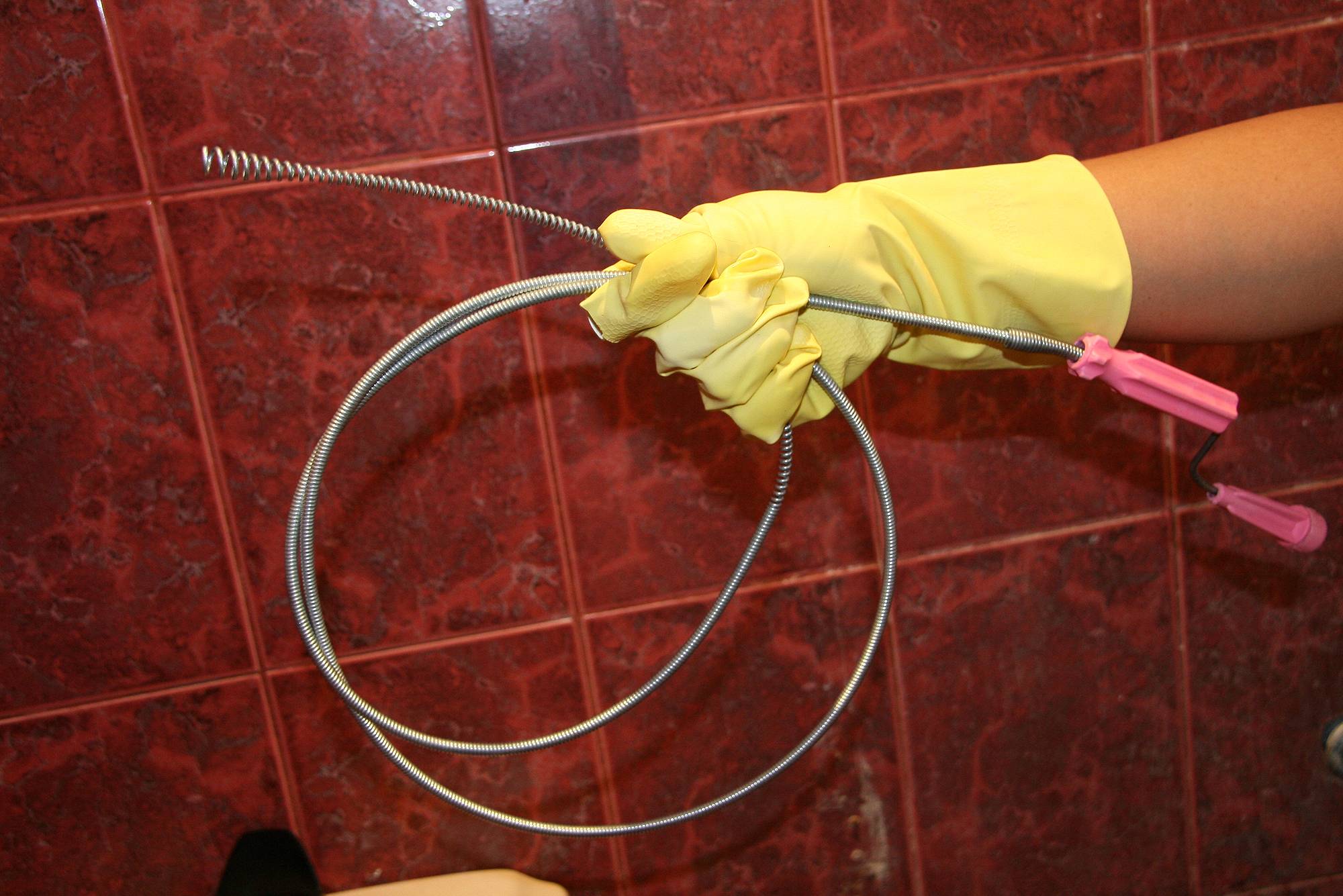 Как прочистить канализацию: устранение засора в трубе, сливе и раковине