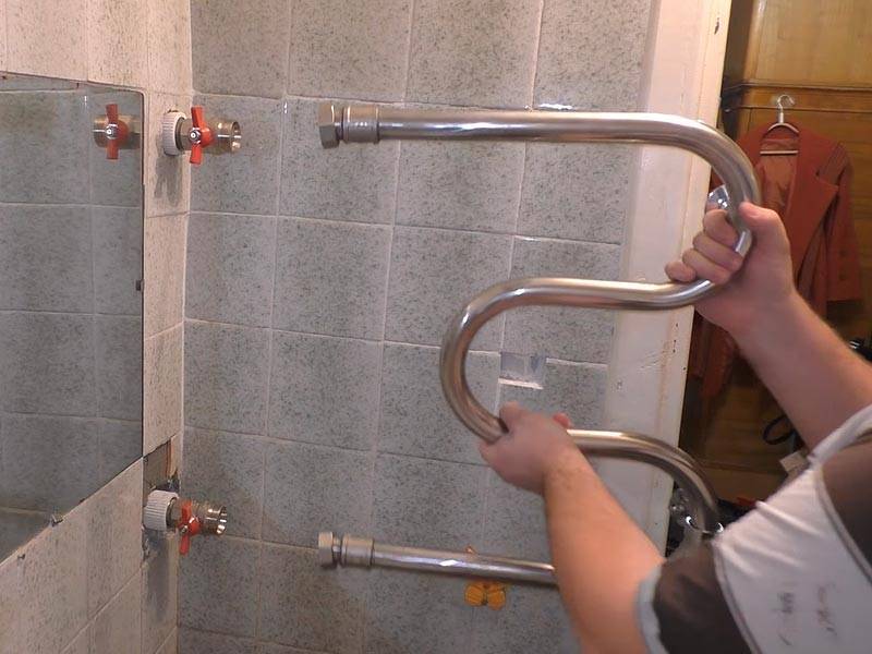 Установка полотенцесушителя в ванной комнате своими руками